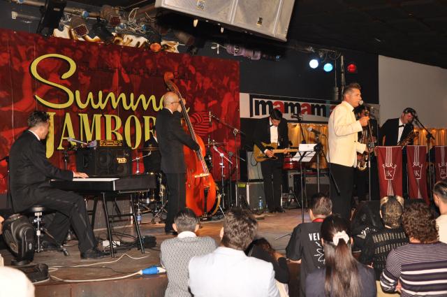 min 2010 08 05 mamamia 180